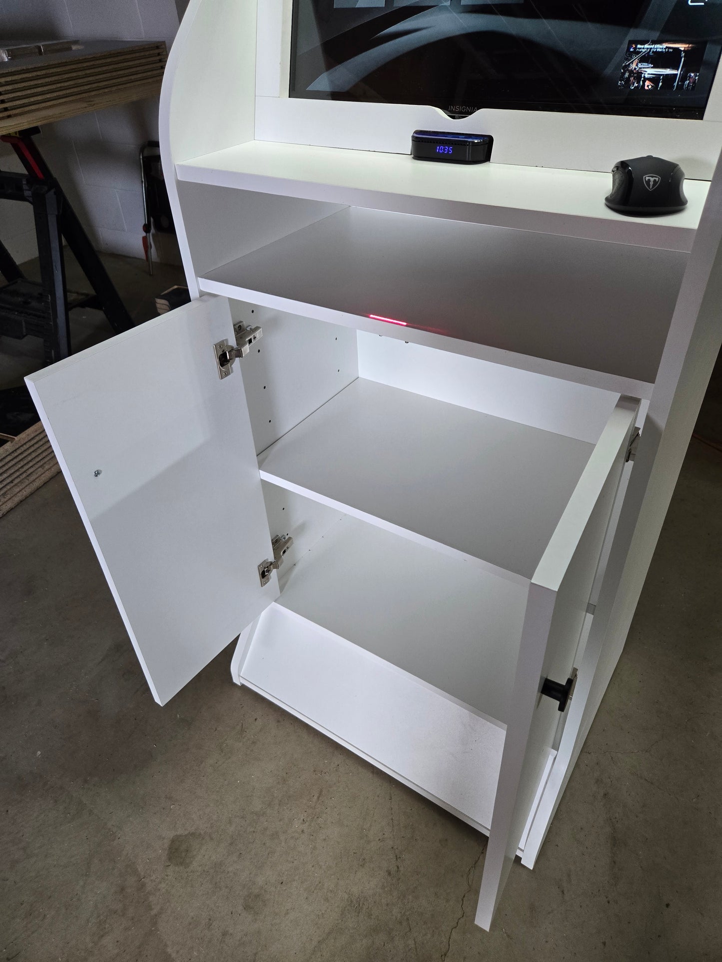 Grizzly Dart Board Cabinet