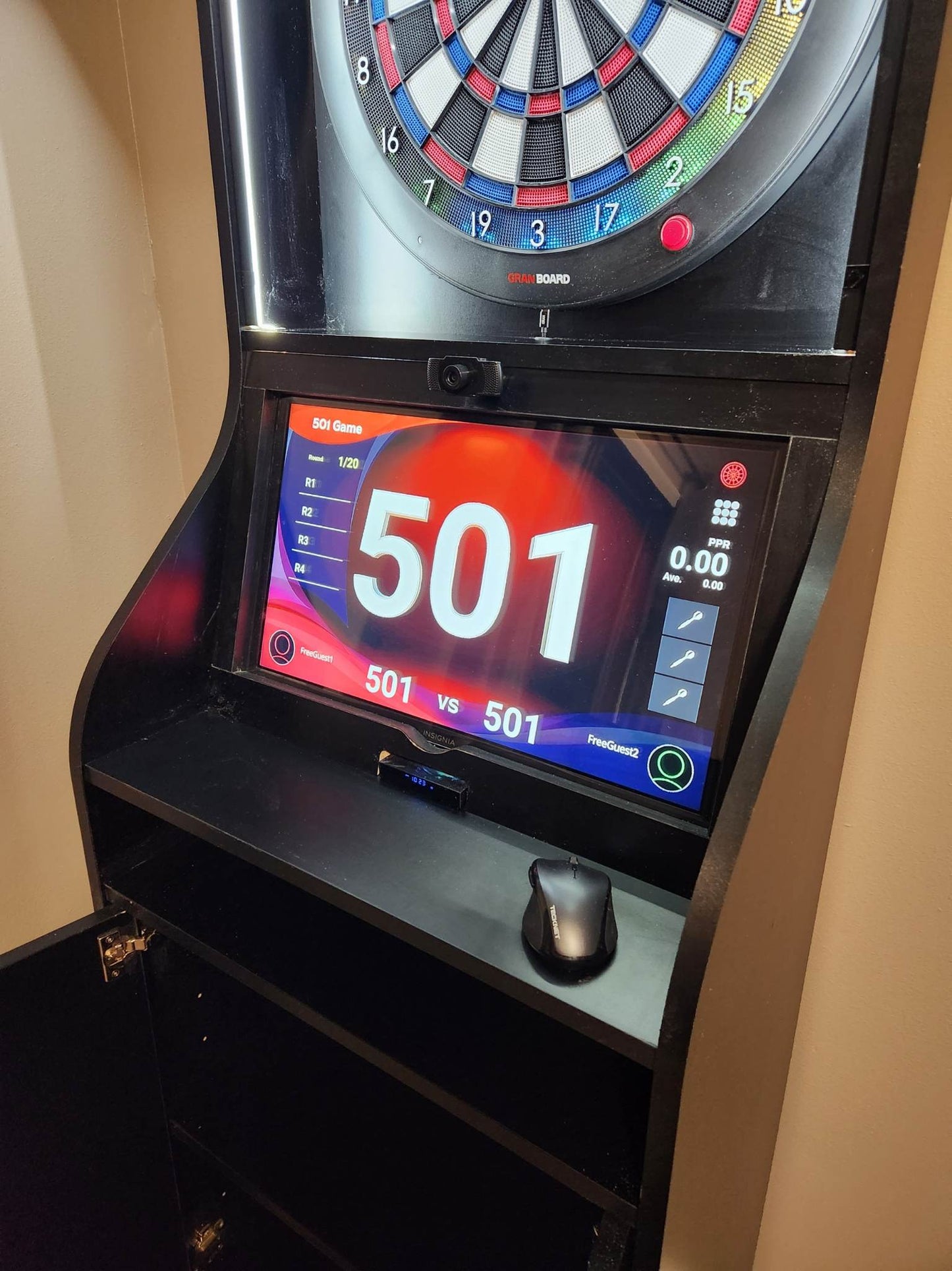 Grizzly Dart Board Cabinet